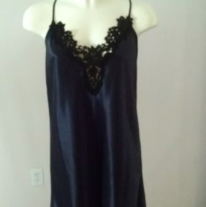 Dentelle satiny chemise NWOT - ONLY ONE!
